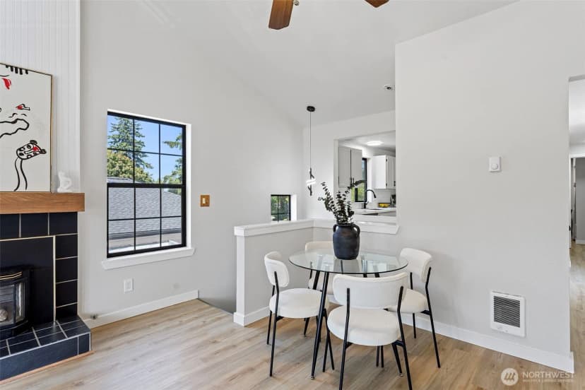 Property photo for 14026 Wallingford Avenue N, Seattle photo 7