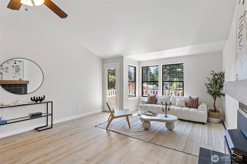 Property photo for 14026 Wallingford Avenue N, Seattle photo 3