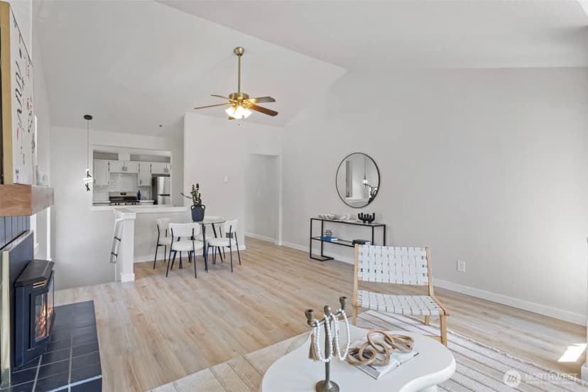 Property photo for 14026 Wallingford Avenue N, Seattle photo 6