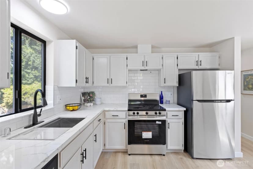 Property photo for 14026 Wallingford Avenue N, Seattle photo 11