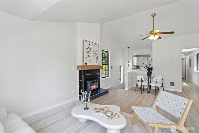 Property photo for 14026 Wallingford Avenue N, Seattle photo 5