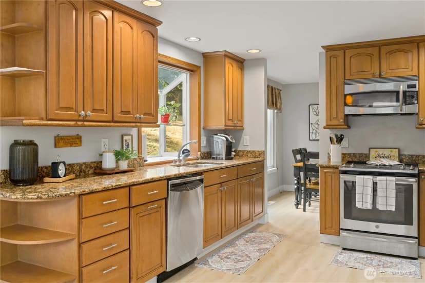 Property photo for 29521 215th Avenue Se, Kent photo 11