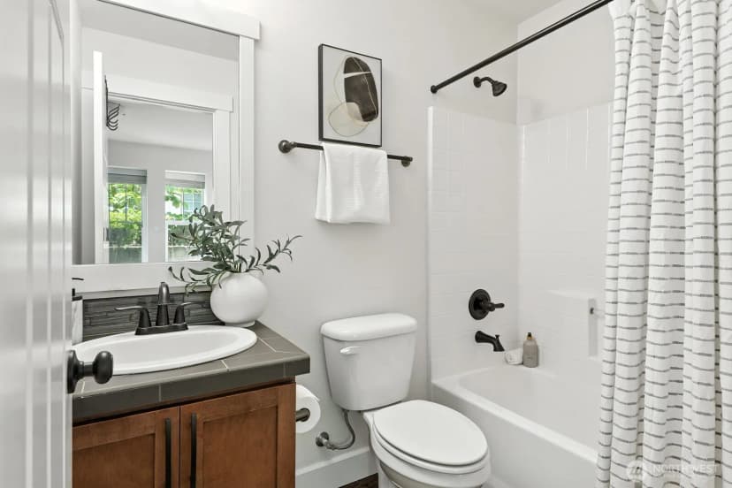 Property photo for 1021 10th Avenue Ne, Issaquah photo 23