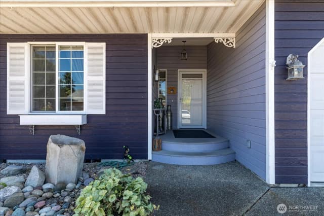 Property photo for 1561 Sw 8th Avenue, Oak Harbor photo 3