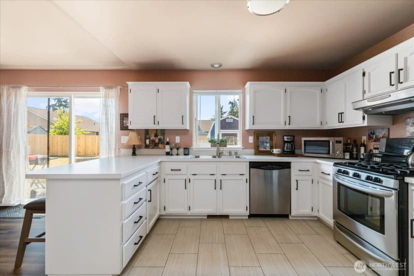Property photo for 1561 Sw 8th Avenue, Oak Harbor photo 12
