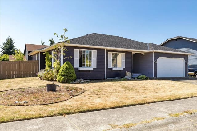 Property photo for 1561 Sw 8th Avenue, Oak Harbor photo 2