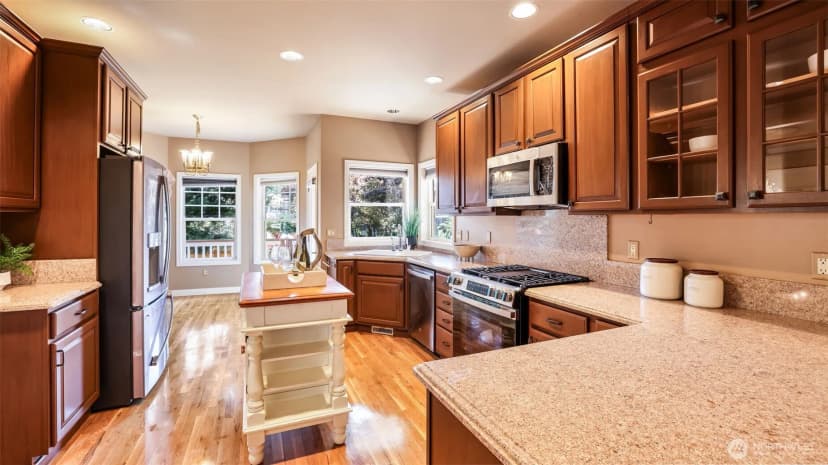 Property photo for 748 Vashon Place Ne, Renton photo 8