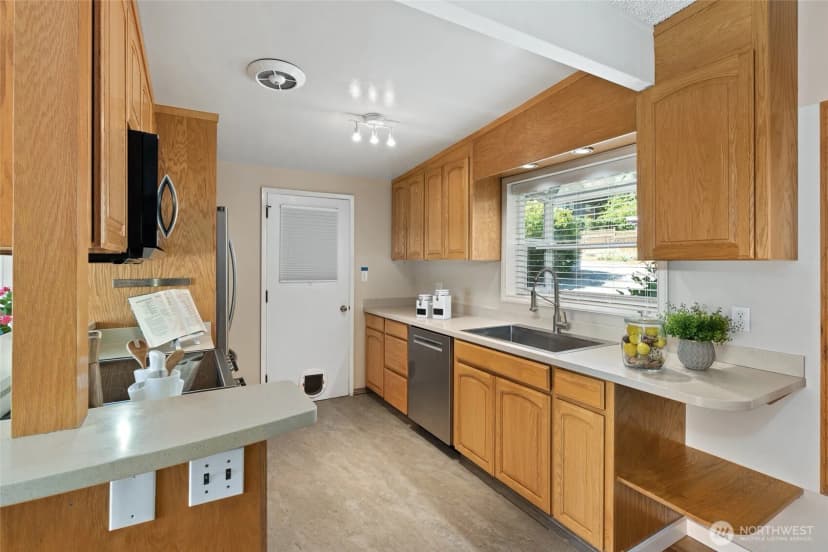 Property photo for 16205 Se 7th Street, Bellevue photo 9
