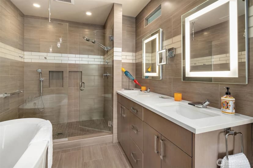 Property photo for 2836 Fairview Avenue E, Seattle photo 16