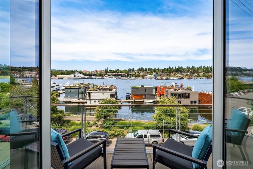 Property photo for 2836 Fairview Avenue E, Seattle photo 6