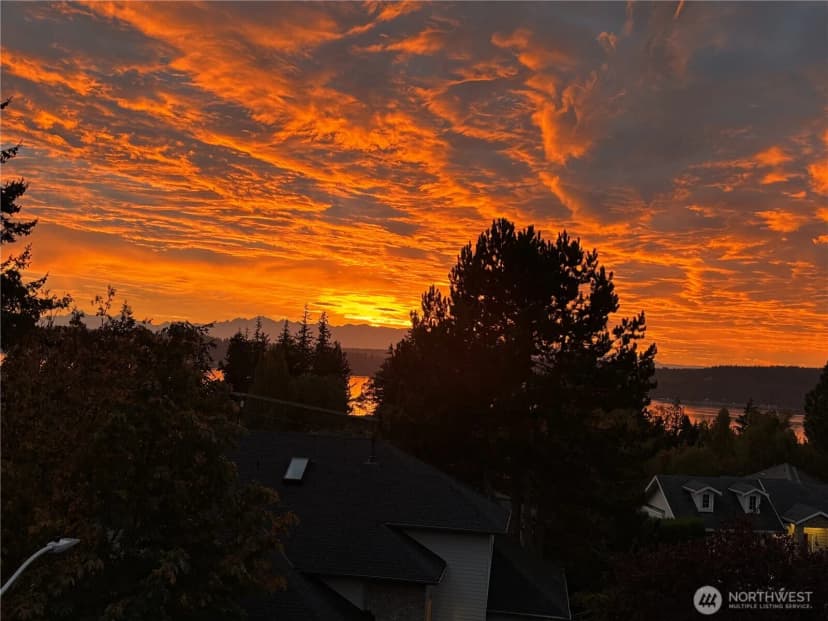 Property photo for 1817 19th Drive, Mukilteo photo 2