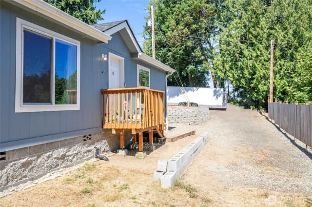 Property photo for 2794 E 1st Street, Port Orchard photo 4