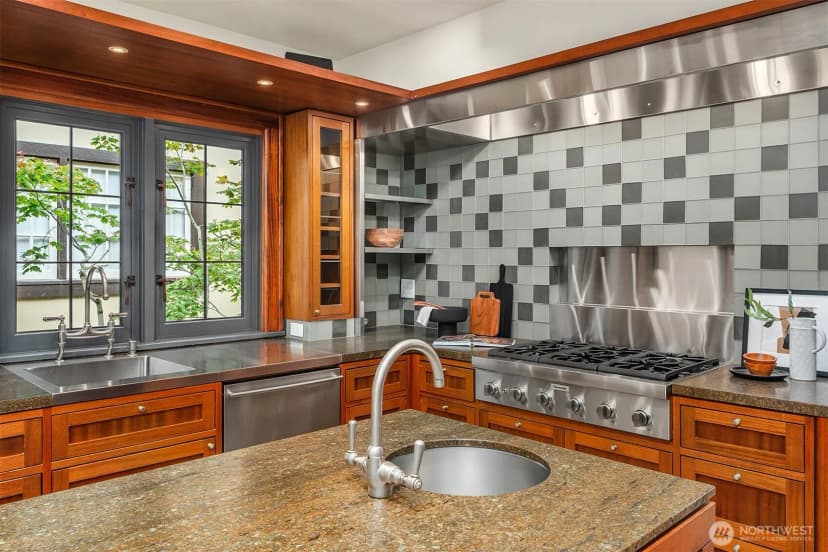 Property photo for 324 W Kinnear Place, Seattle photo 13