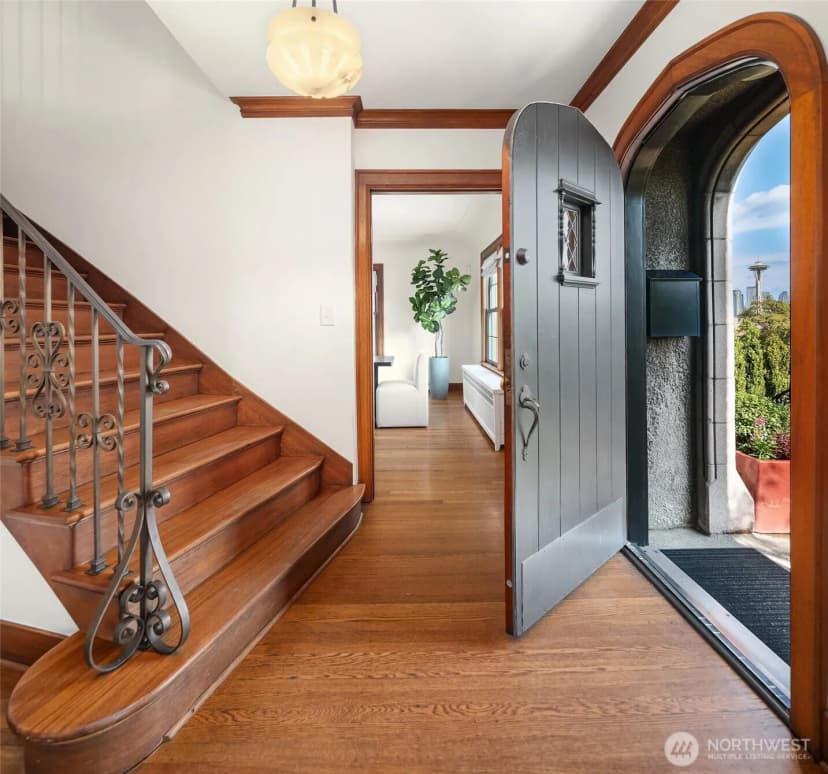 Property photo for 324 W Kinnear Place, Seattle photo 4