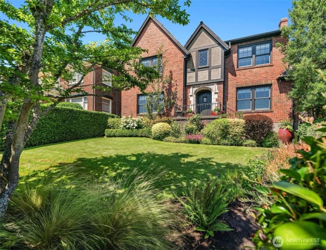 Property photo for 324 W Kinnear Place, Seattle