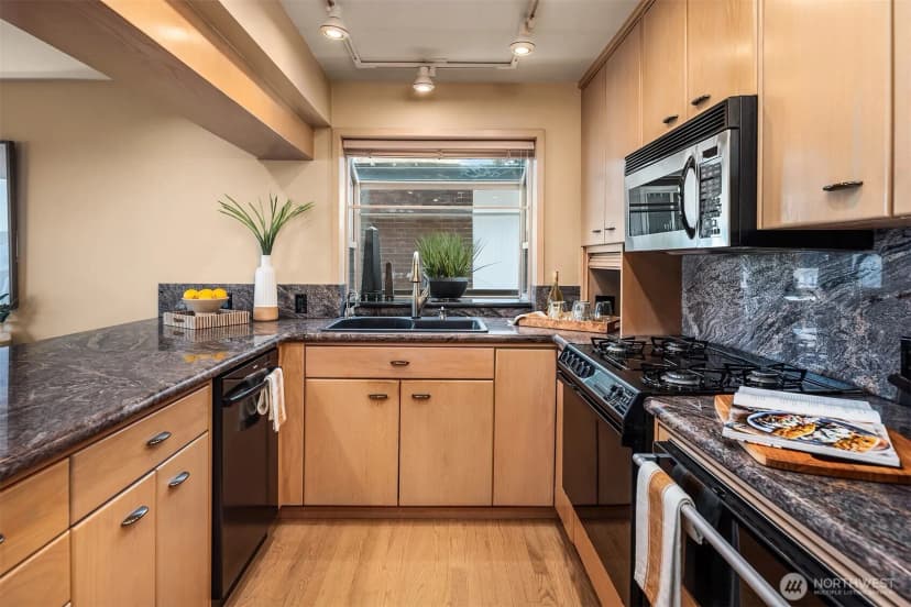Property photo for 9654 Rainier Avenue S, Seattle photo 11