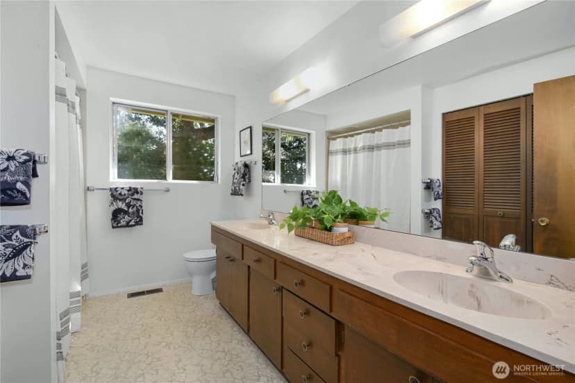 Property photo for 6140 130th Avenue Ne, Kirkland photo 32
