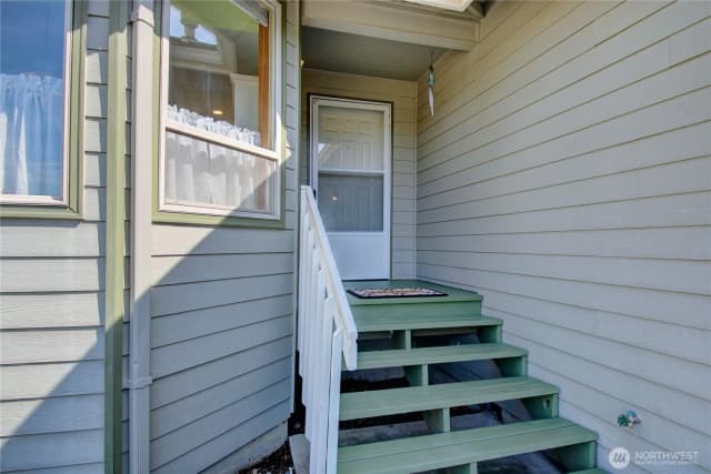Property photo for 208 Gardner Road, Burlington photo 2