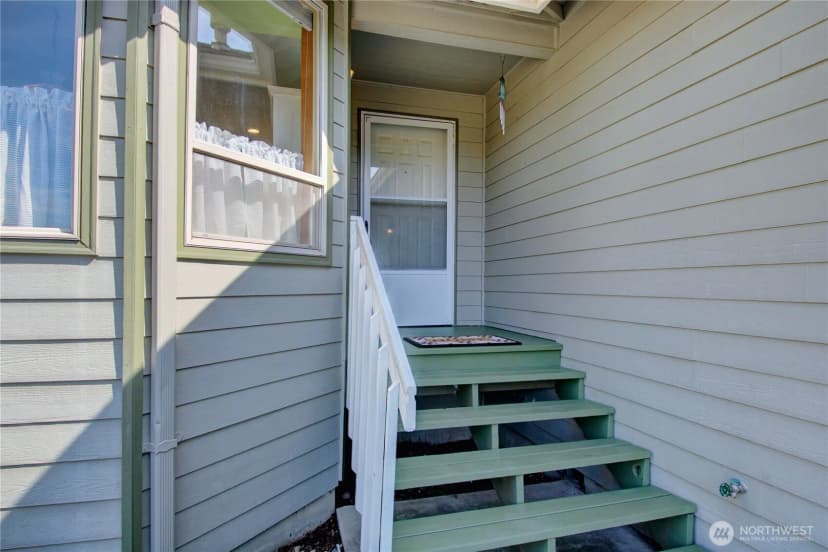 Property photo for 208 Gardner Road, Burlington photo 2