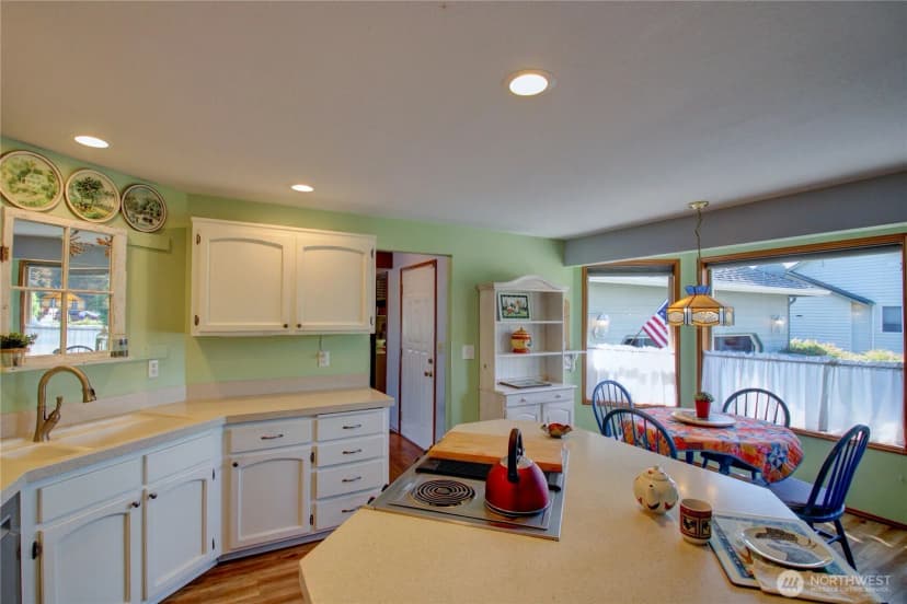 Property photo for 208 Gardner Road, Burlington photo 12