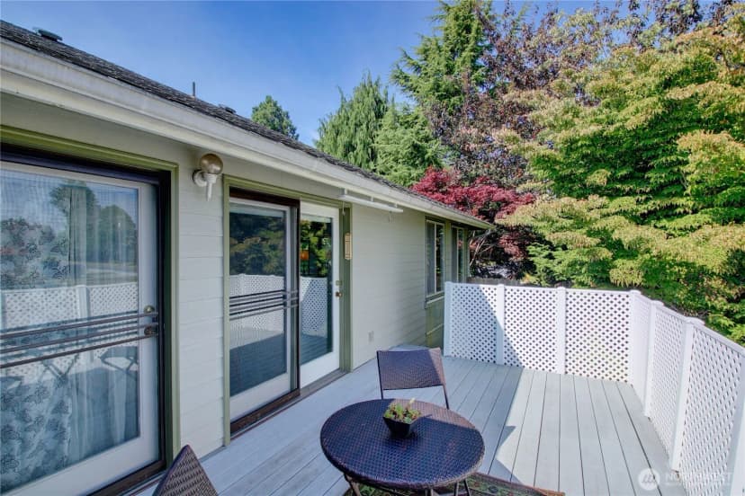 Property photo for 208 Gardner Road, Burlington photo 3
