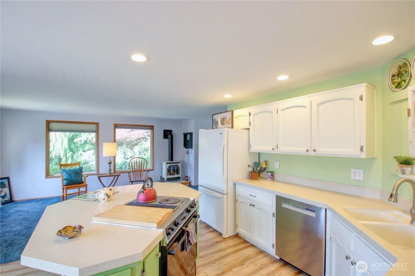 Property photo for 208 Gardner Road, Burlington photo 9