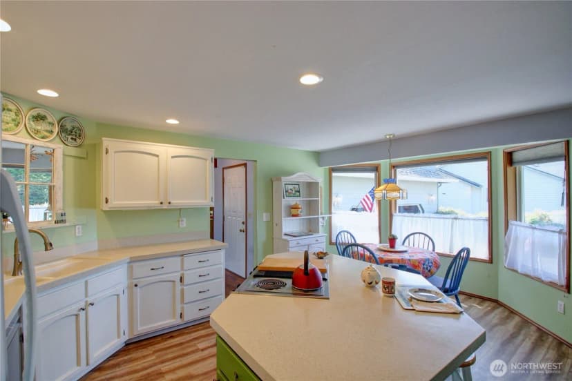Property photo for 208 Gardner Road, Burlington photo 11