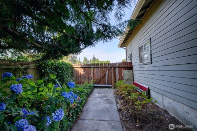 Property photo for 208 Gardner Road, Burlington photo 5