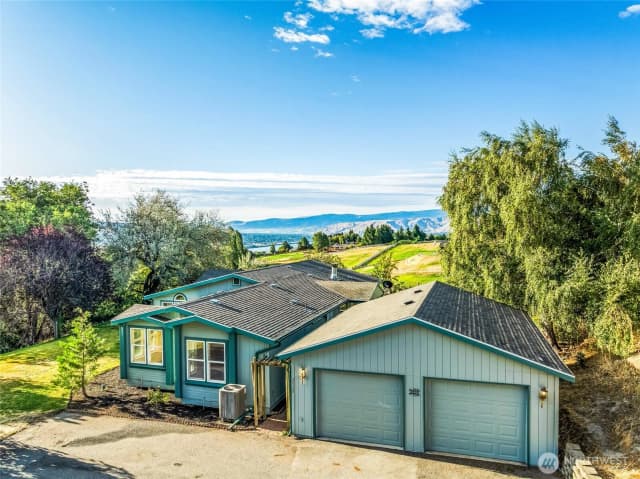 Property photo for 3530 Burchvale Road, Wenatchee photo 2