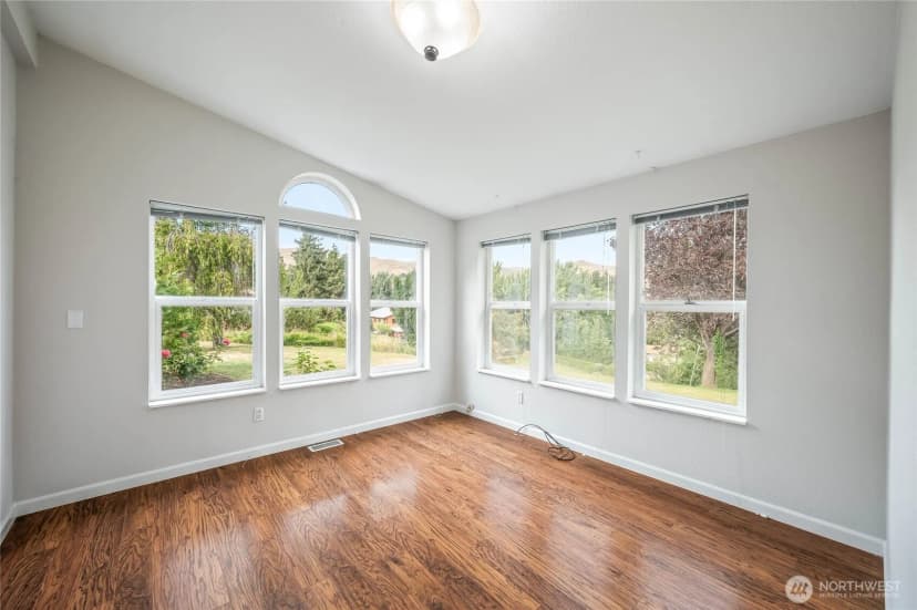 Property photo for 3530 Burchvale Road, Wenatchee photo 8