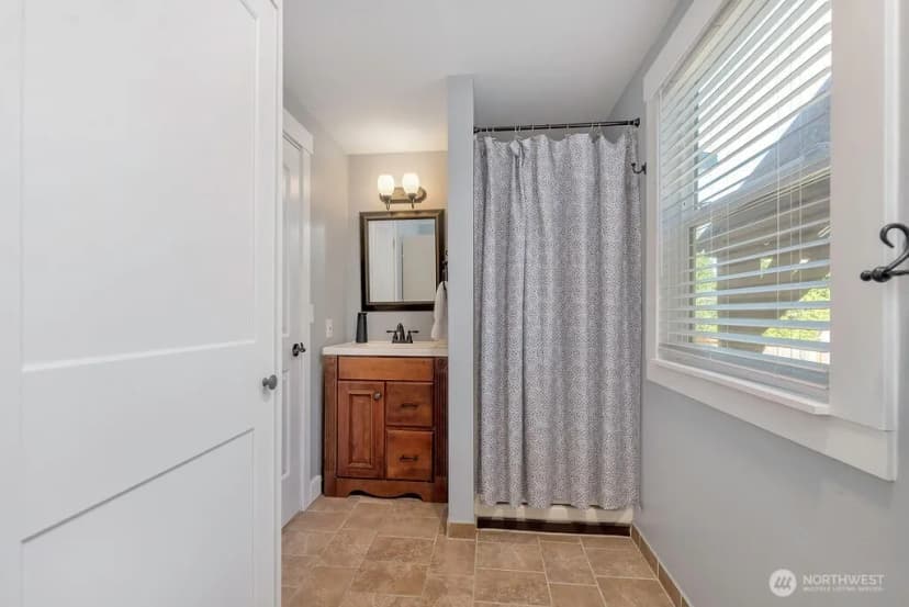 Property photo for 13210 9th Avenue S, Burien photo 7