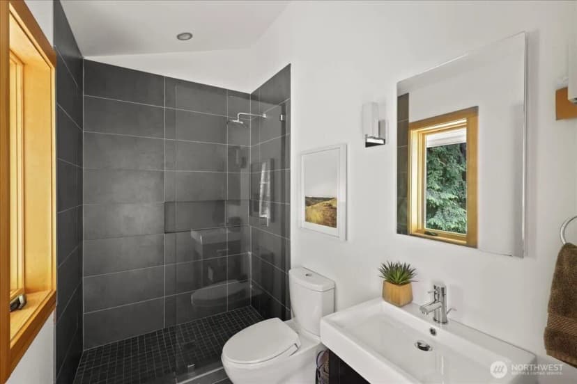 Property photo for 34374 S Shore Drive, Mount Vernon photo 10