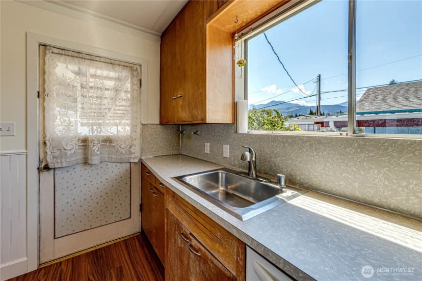 Property photo for 812 W 4th Street, Port Angeles photo 17