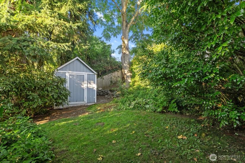 Property photo for 912 7th Avenue N, Edmonds photo 26