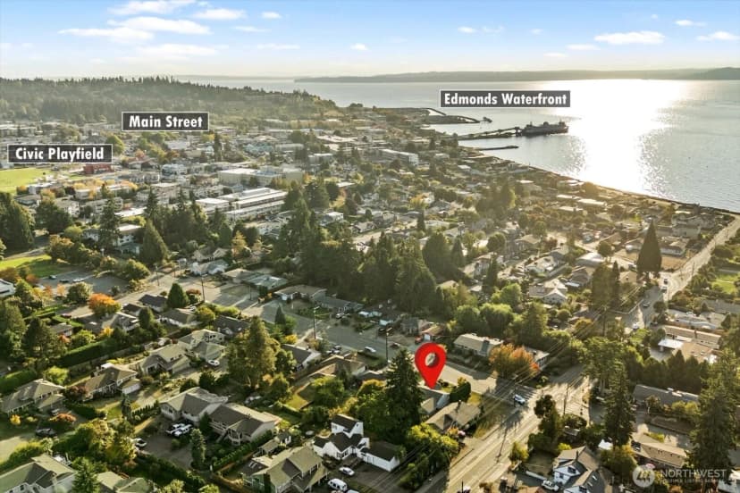 Property photo for 912 7th Avenue N, Edmonds photo 30