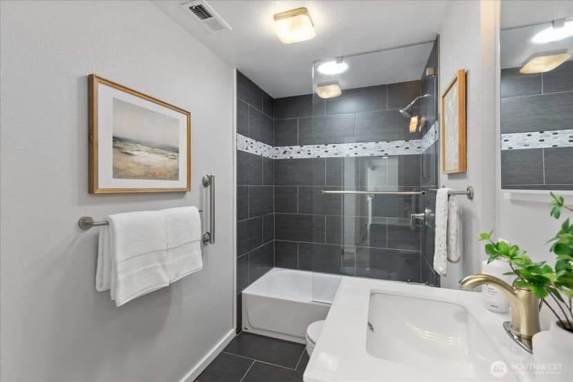 Property photo for 912 7th Avenue N, Edmonds photo 20