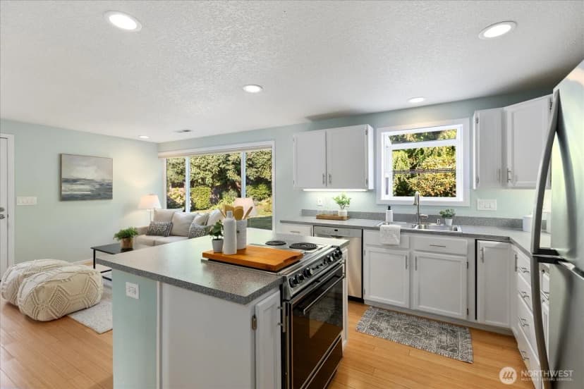Property photo for 912 7th Avenue N, Edmonds photo 10
