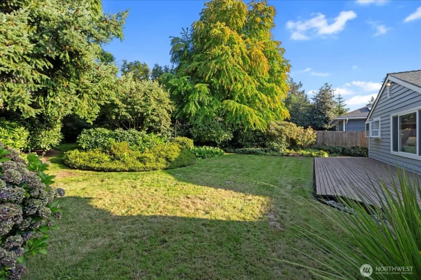 Property photo for 912 7th Avenue N, Edmonds photo 24