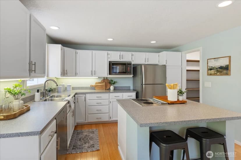 Property photo for 912 7th Avenue N, Edmonds photo 9