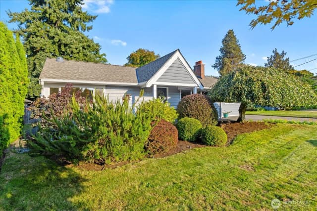 Property photo for 912 7th Avenue N, Edmonds photo 3