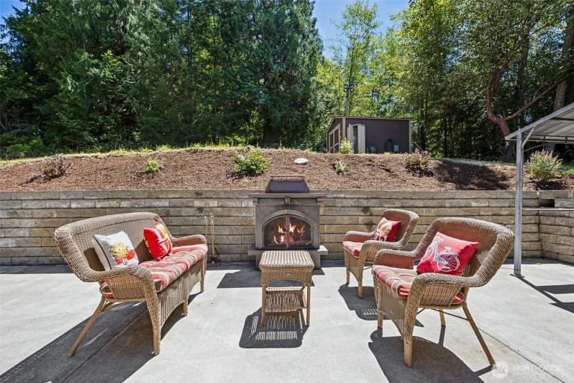 Property photo for 34413 Thomas Road E, Eatonville photo 13