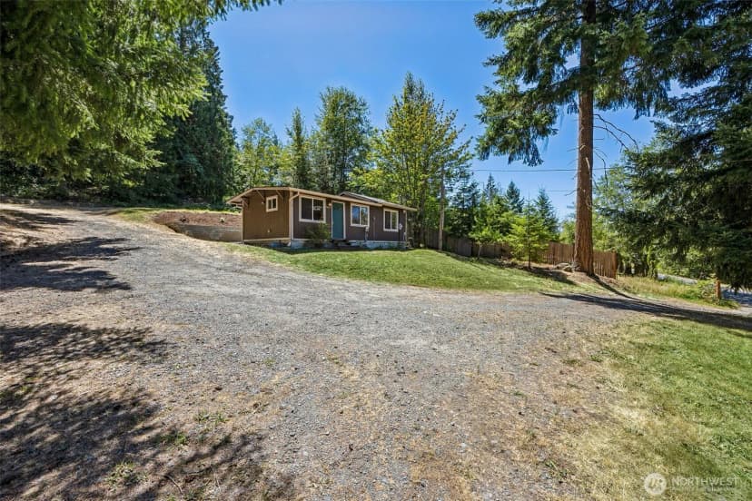 Property photo for 34413 Thomas Road E, Eatonville photo 3