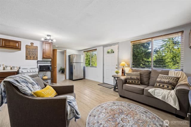 Property photo for 34413 Thomas Road E, Eatonville photo 5