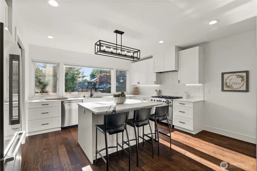 Property photo for 5626 48th Avenue Sw, Seattle photo 5