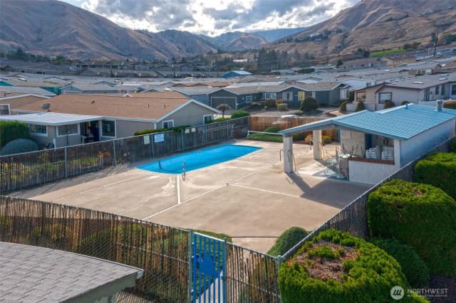 Property photo for 1306 Glacier Place #68, Wenatchee photo 2