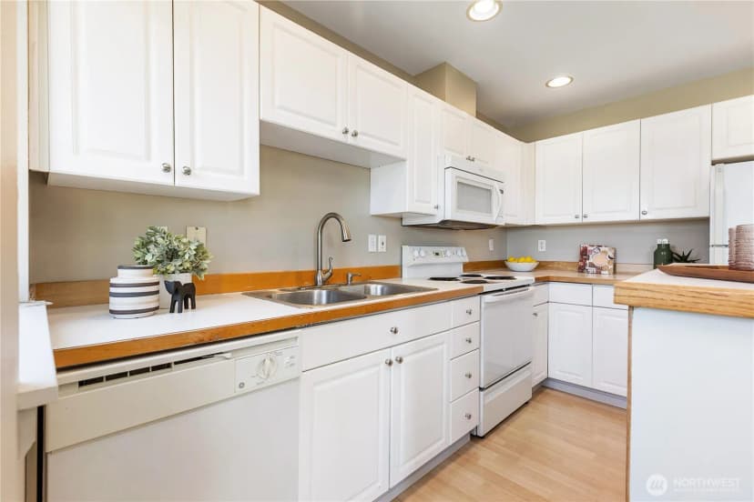 Property photo for 2101 N 55th Street #206, Seattle photo 12