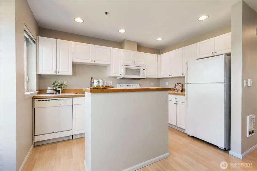 Property photo for 2101 N 55th Street #206, Seattle photo 11