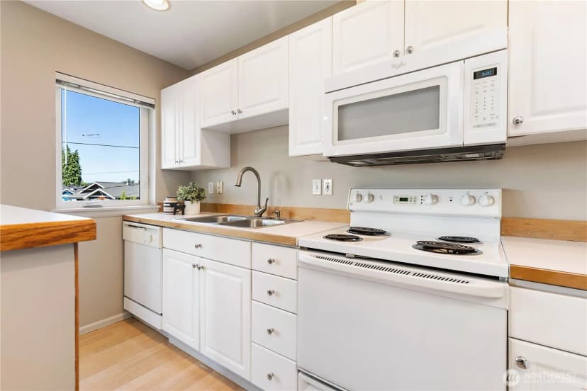Property photo for 2101 N 55th Street #206, Seattle photo 13