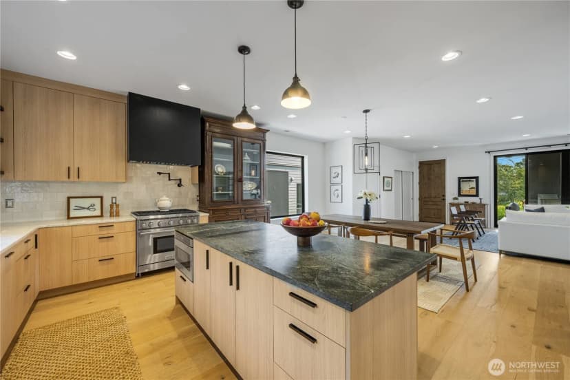 Property photo for 10335 14th Avenue Nw, Seattle photo 9