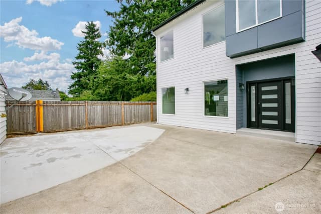 Property photo for 12234 77th Avenue S, Seattle photo 4